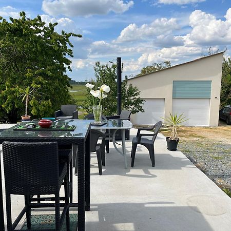 Au Calme Dans Le Marais Avec Piscine Hotel Yves Ngoại thất bức ảnh
