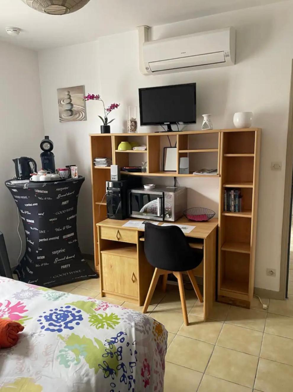 Au Calme Dans Le Marais Avec Piscine Hotel Yves Ngoại thất bức ảnh
